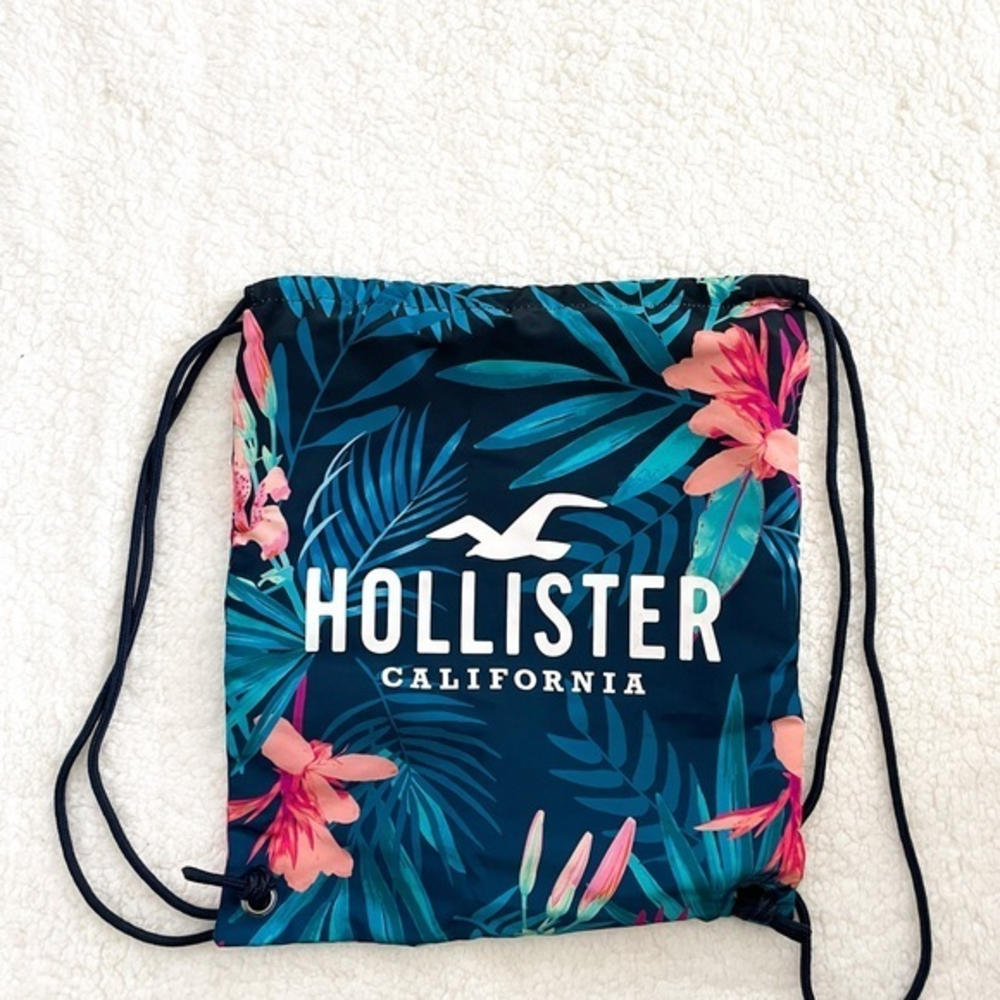 Hollister‎ cinch bag